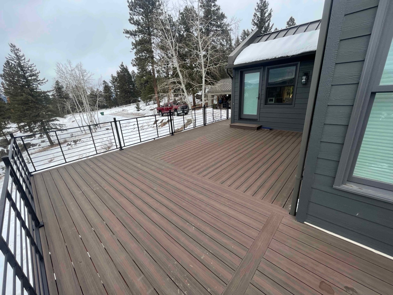 Mountain-view outdoor living deck